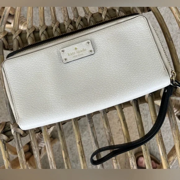Kate Spade Cream Wallet - Picture 1 of 6
